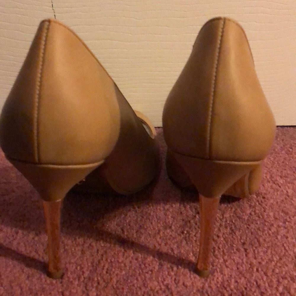Heels - Picture 4 of 4